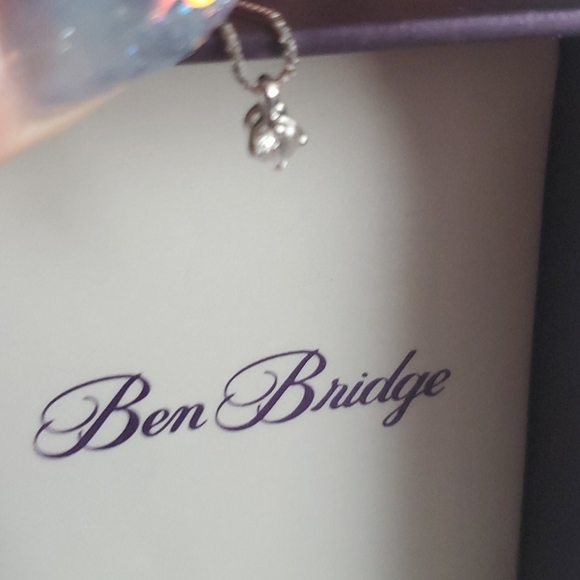 18 karat SI signature Ben Bridge Diamond Pendant - Picture 13 of 16